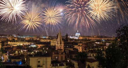 Capodanno vietati i fuochi d’artificio a Roma, multe salate per i trasgressori